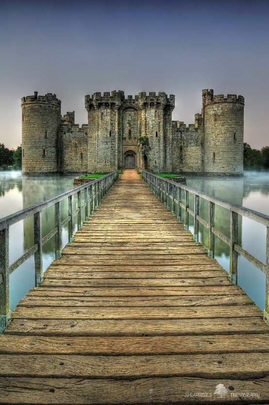 Photo:  Built in 1385, Bodiam Castle in East Sussex, England